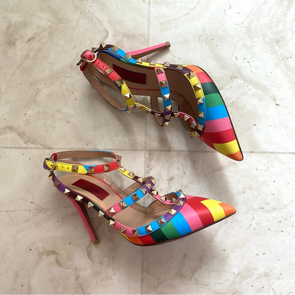 $1195 Valentino Garavani 1973 Rockstud Rainbow Chevron Pointed Toe Pumps Heels 6